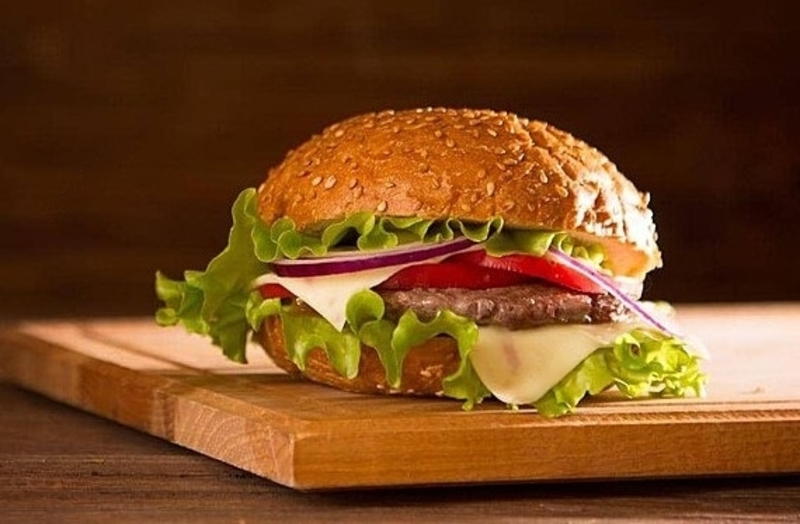 Hamburguesa artesanal sencilla